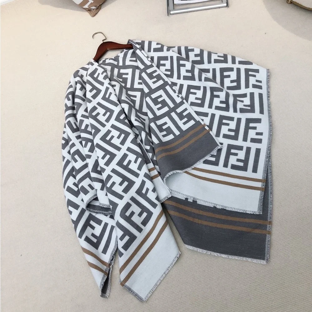 Fendi shawl cape
Specifications: 140cm*140CM scarf - Picture 2 of 5